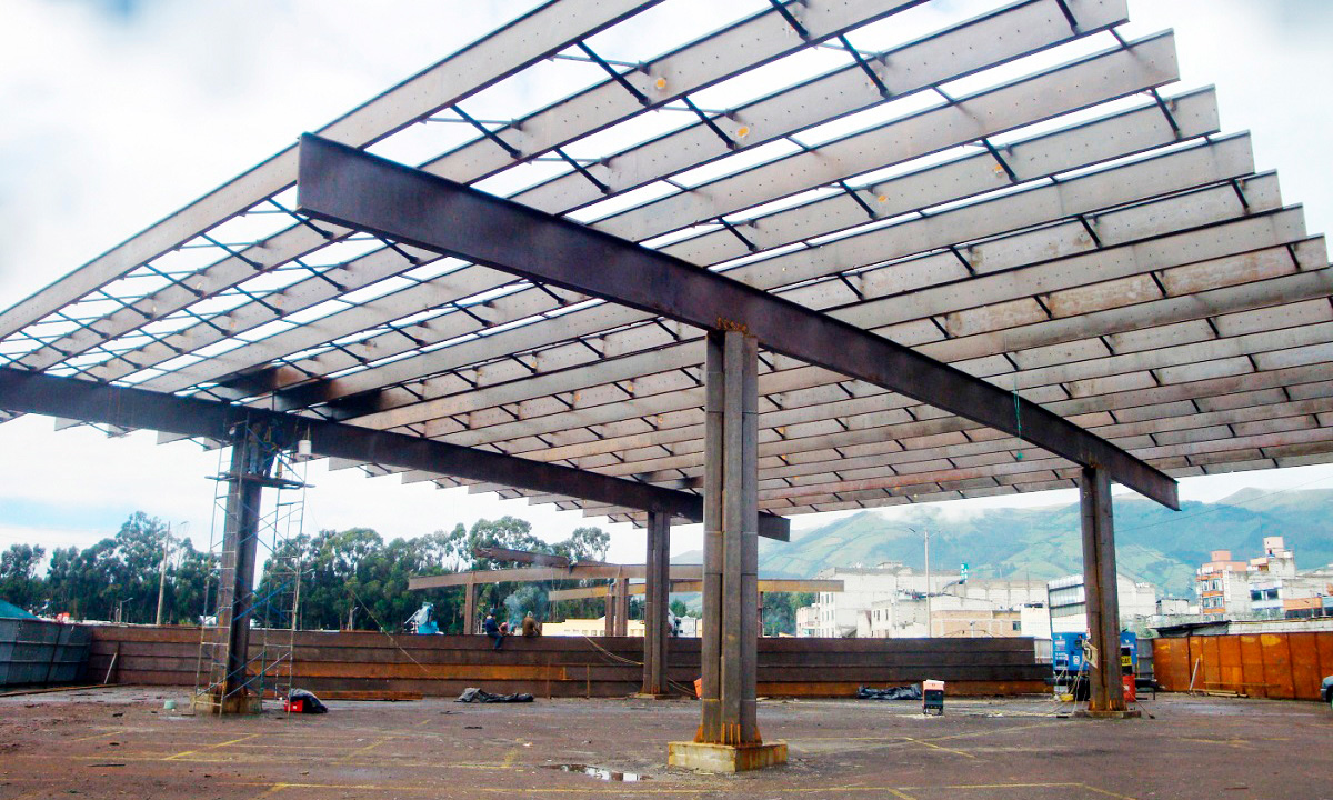 Estudio de Ingeniería Estructural para Módulo Metálico Tipo Comercialización, zona Metropolitana Centro, Quito.