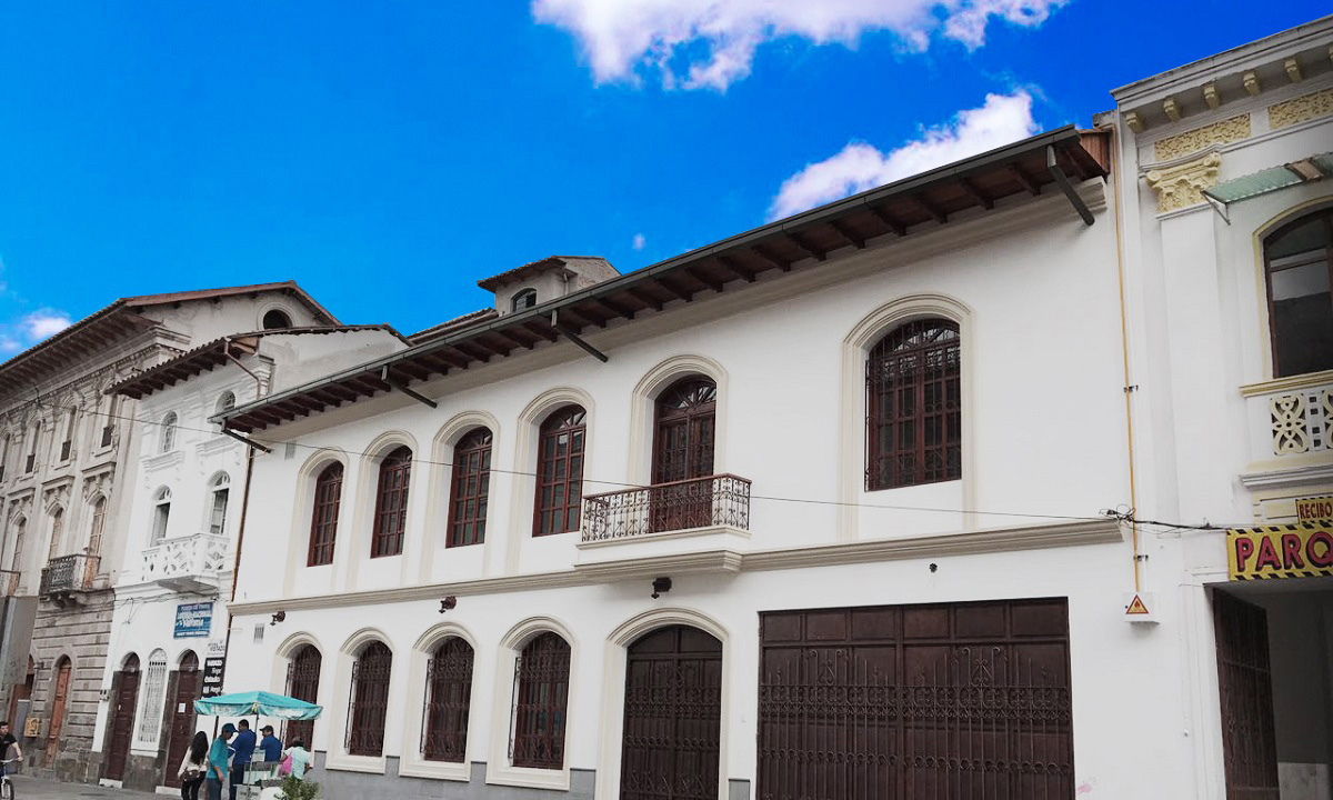 Realización del proyecto de Cálculo y Diseño Estructural del Edificio “Alas Doradas” ubicado en el Centro Histórico de Ibarra.
