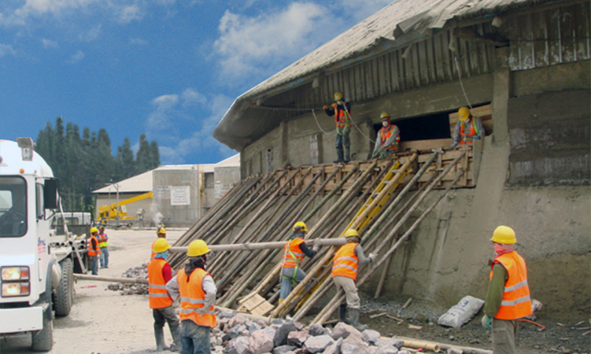 Perforación en pared de silo para optimizar la extracción de cemento a granel del silo de almacenamiento No.3 en la Planta de Cementos Selva Alegre, Otavalo.